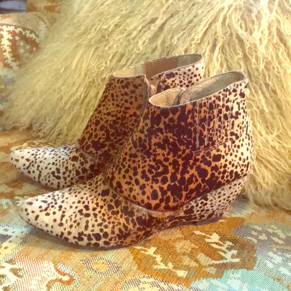 Beautiful pony skin leopard ankle boots